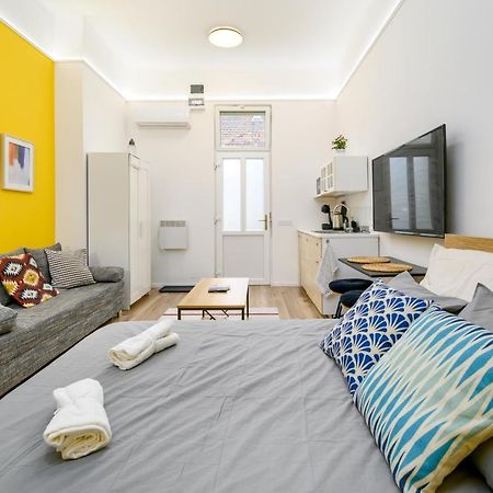 Stylish Yellow Suite In The Heart Of Budapest Exterior foto