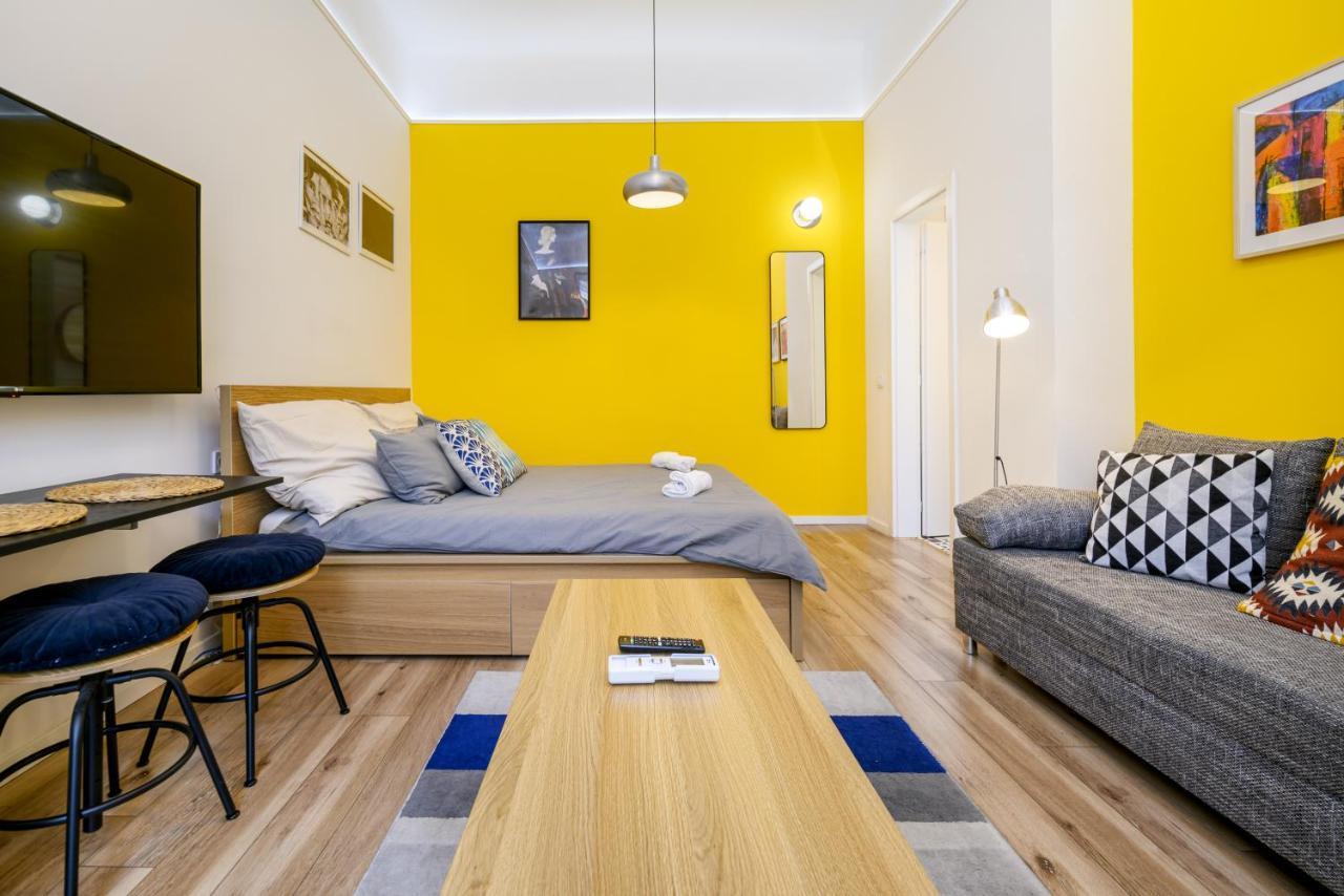Stylish Yellow Suite In The Heart Of Budapest Exterior foto
