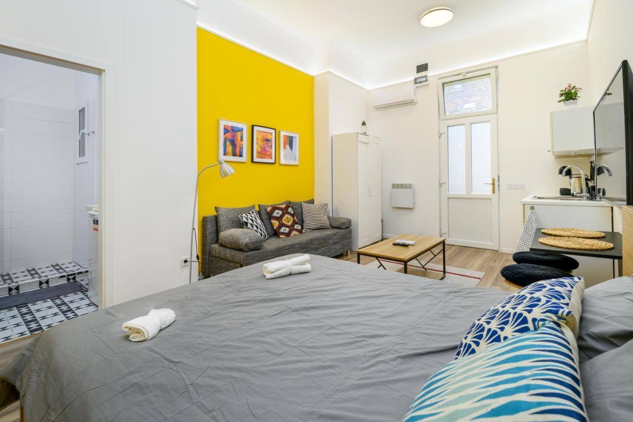 Stylish Yellow Suite In The Heart Of Budapest Exterior foto
