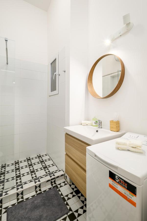 Stylish Yellow Suite In The Heart Of Budapest Exterior foto